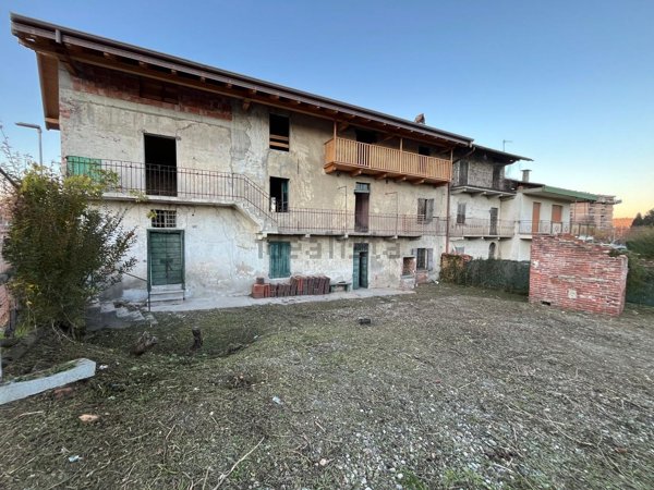 casa indipendente in vendita a Dormelletto