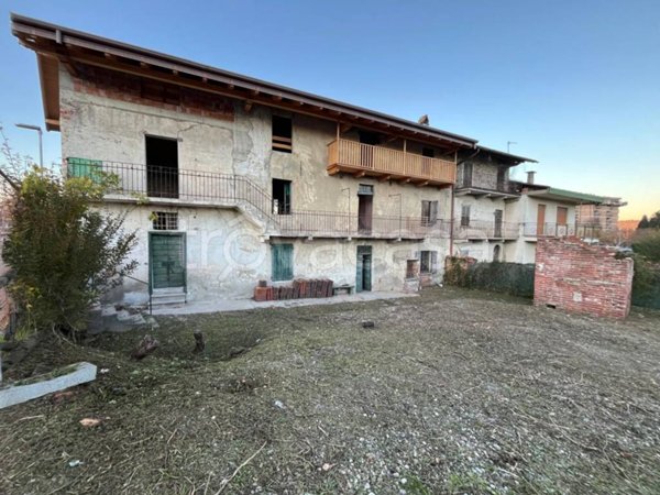 casa indipendente in vendita a Dormelletto