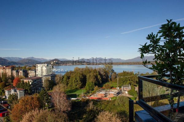 appartamento in vendita a Dormelletto