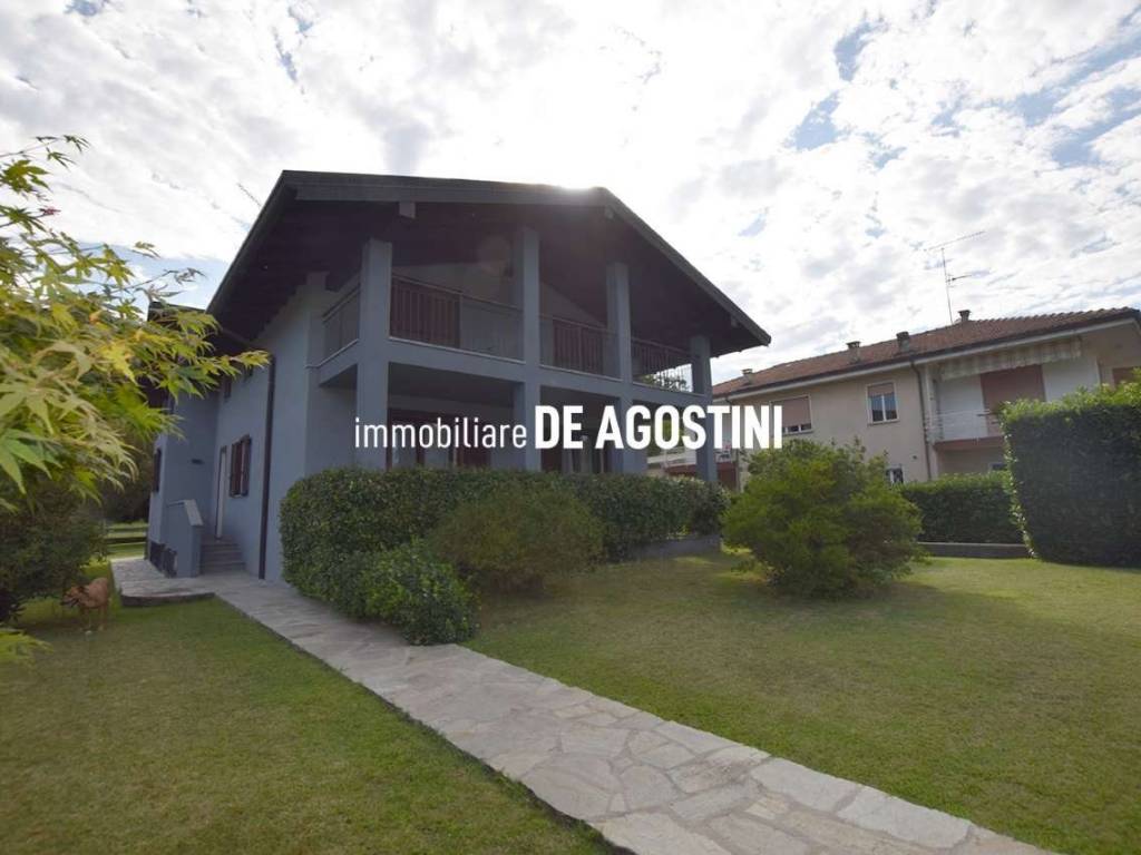 casa indipendente in vendita a Dormelletto