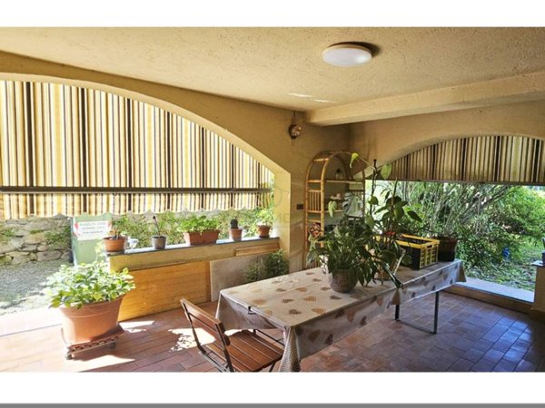 casa indipendente in vendita a Dormelletto