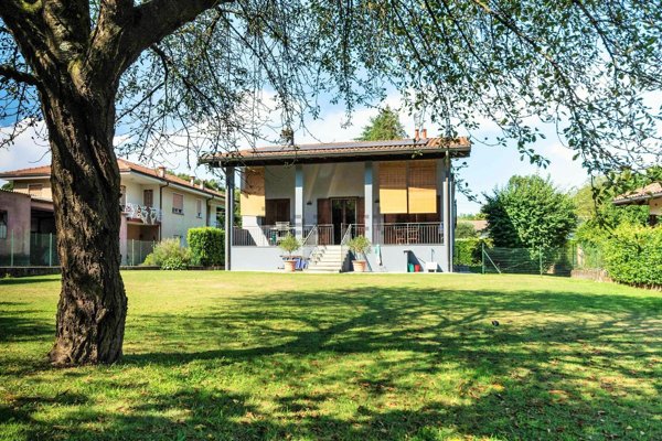 casa indipendente in vendita a Dormelletto