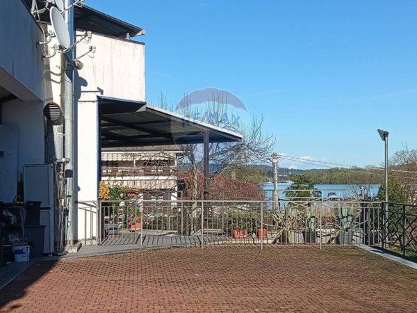 casa indipendente in vendita a Dormelletto