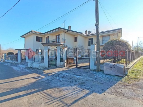 casa indipendente in vendita a Dormelletto