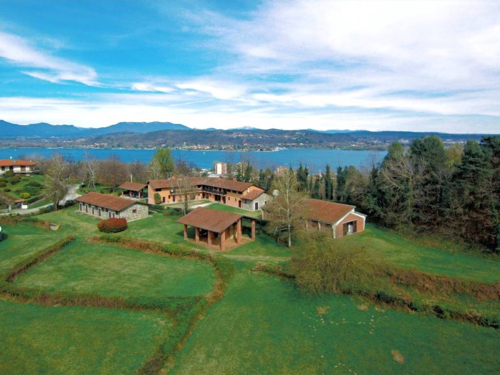 casale in vendita a Dormelletto