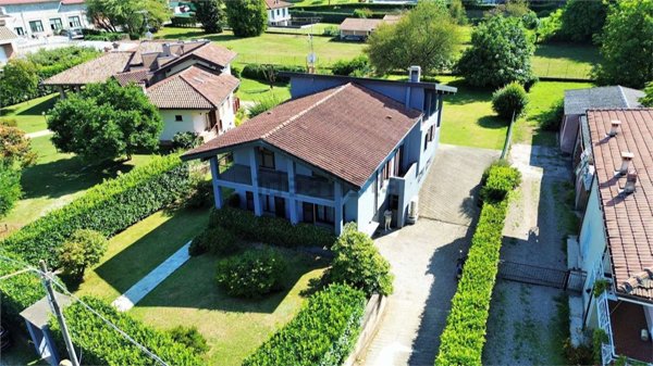 casa indipendente in vendita a Dormelletto