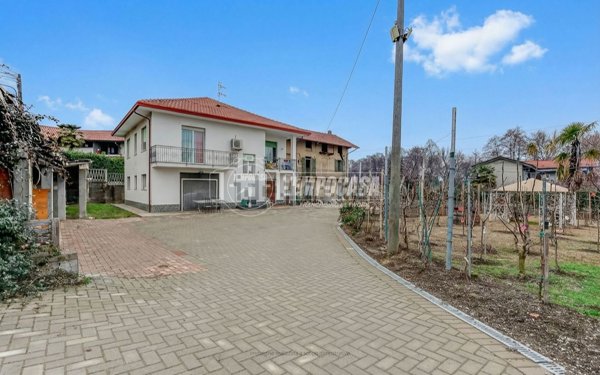 casa indipendente in vendita a Dormelletto