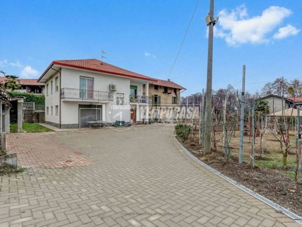 casa indipendente in vendita a Dormelletto