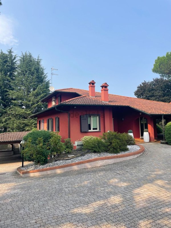 casa indipendente in vendita a Dormelletto