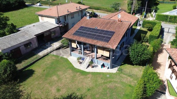 casa indipendente in vendita a Dormelletto