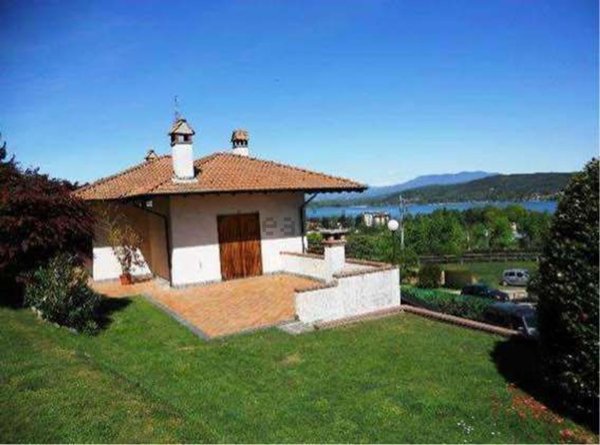 casa indipendente in vendita a Dormelletto