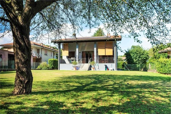 casa indipendente in vendita a Dormelletto