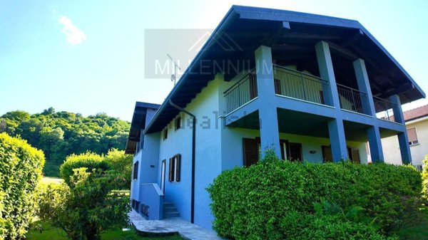 casa indipendente in vendita a Dormelletto