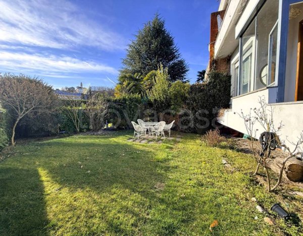 casa indipendente in vendita a Dormelletto