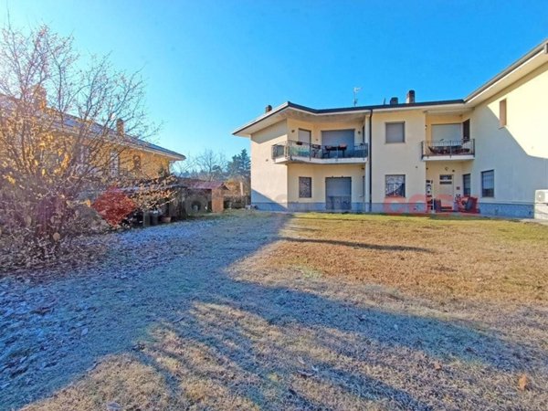casa indipendente in vendita a Dormelletto