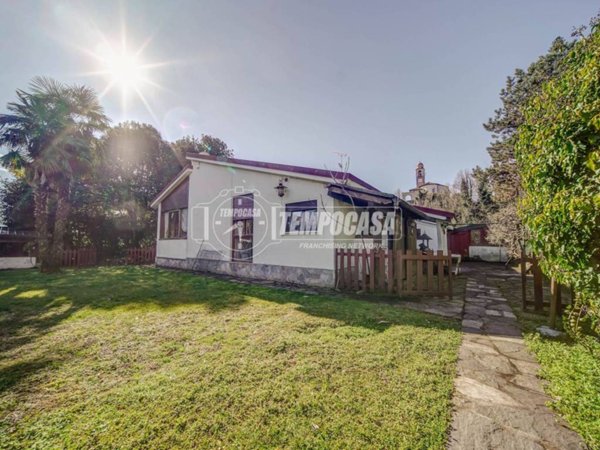 casa indipendente in vendita a Dormelletto