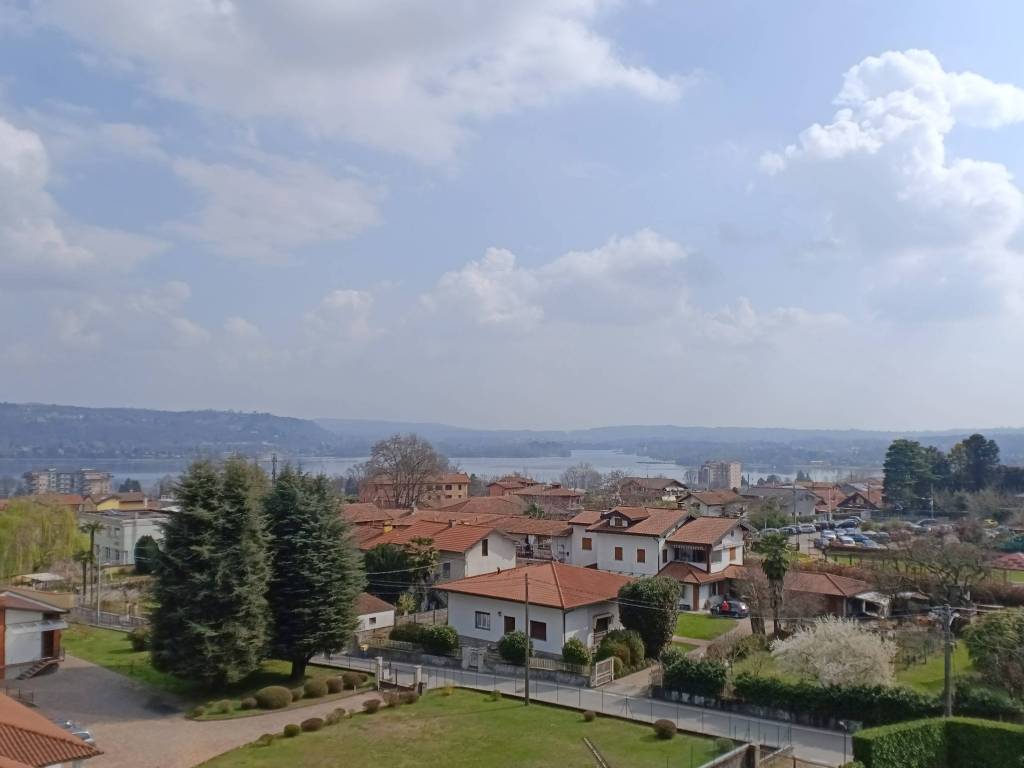 appartamento in vendita a Dormelletto