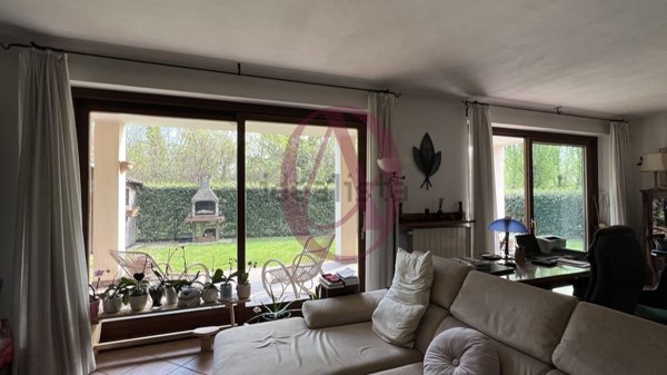 casa indipendente in vendita a Dormelletto