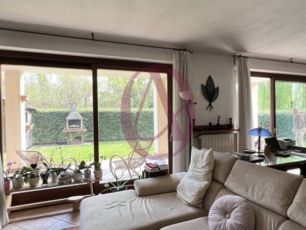 casa indipendente in vendita a Dormelletto