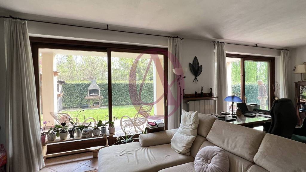 casa indipendente in vendita a Dormelletto