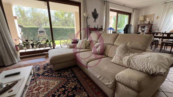 casa indipendente in vendita a Dormelletto