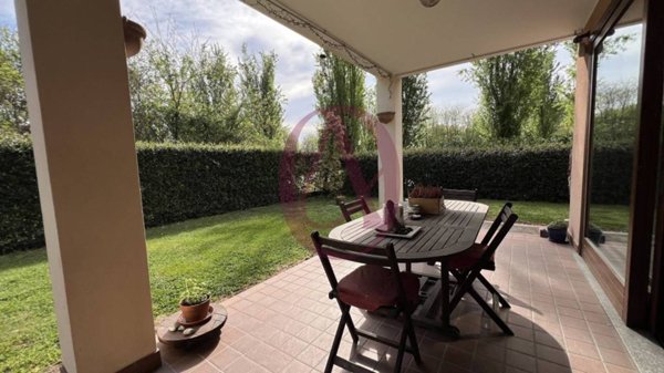 casa indipendente in vendita a Dormelletto
