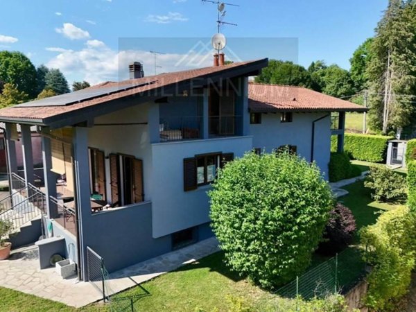 casa indipendente in vendita a Dormelletto