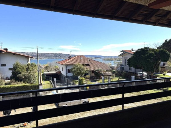 casa indipendente in vendita a Dormelletto