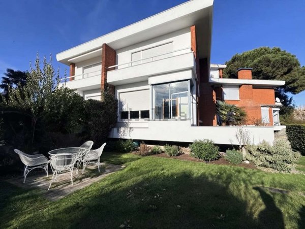 casa indipendente in vendita a Dormelletto