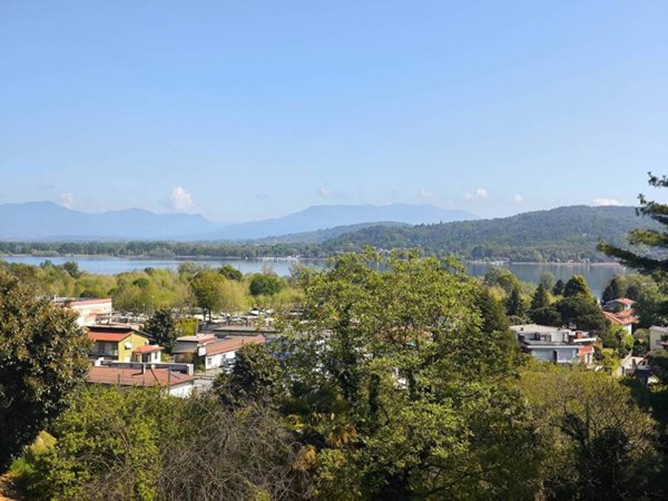 casa indipendente in vendita a Dormelletto