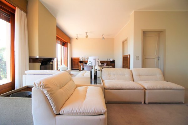 casa indipendente in vendita a Dormelletto