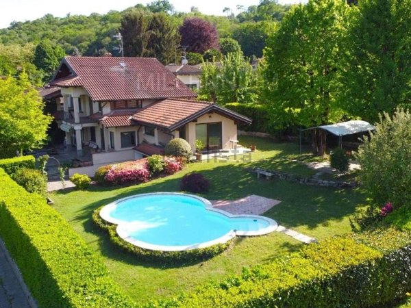 casa indipendente in vendita a Dormelletto