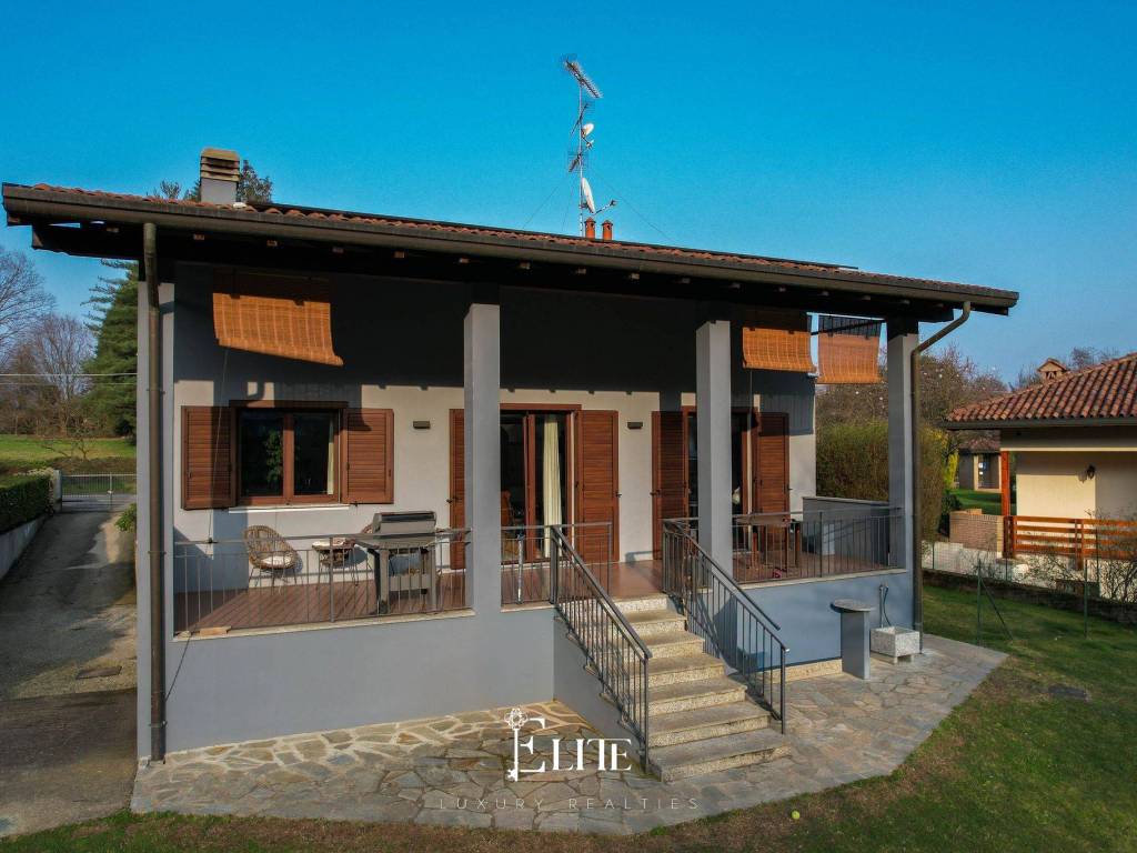 casa indipendente in vendita a Dormelletto