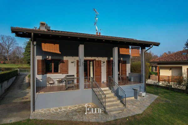 casa indipendente in vendita a Dormelletto