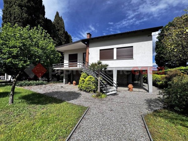 casa indipendente in vendita a Dormelletto