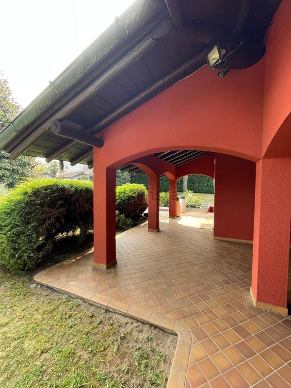 casa indipendente in vendita a Dormelletto