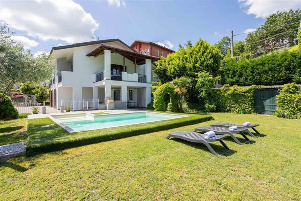 casa indipendente in vendita a Dormelletto