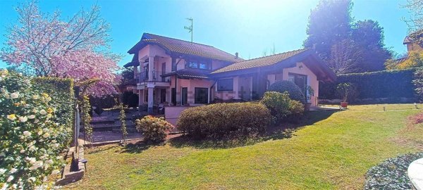 casa indipendente in vendita a Dormelletto