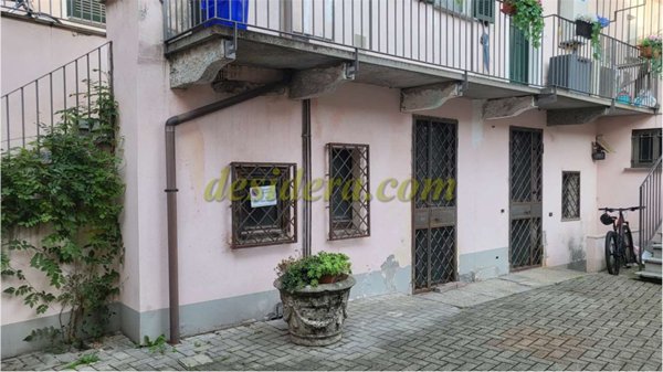 locale commerciale in vendita a Dormelletto