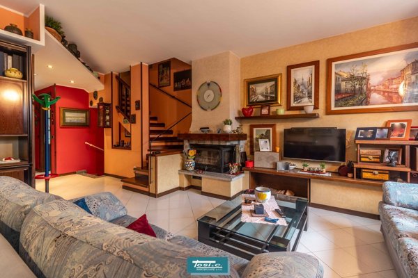casa indipendente in vendita a Dormelletto