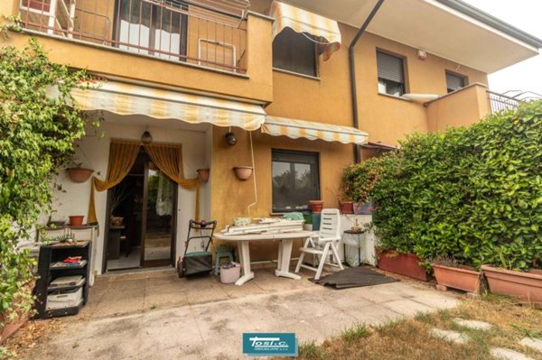 casa indipendente in vendita a Dormelletto