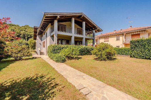 casa indipendente in vendita a Dormelletto