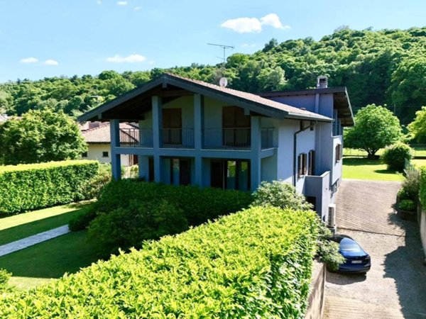 casa indipendente in vendita a Dormelletto