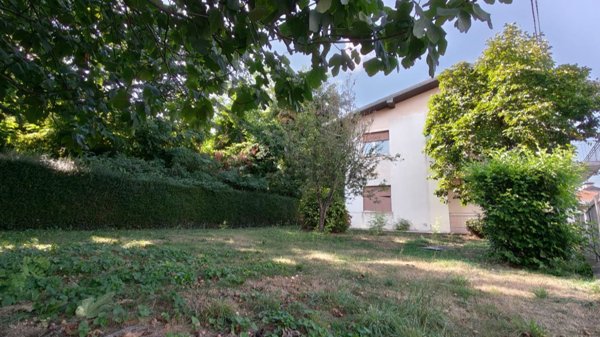 casa indipendente in vendita a Dormelletto