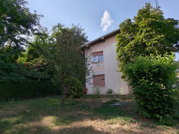 casa indipendente in vendita a Dormelletto
