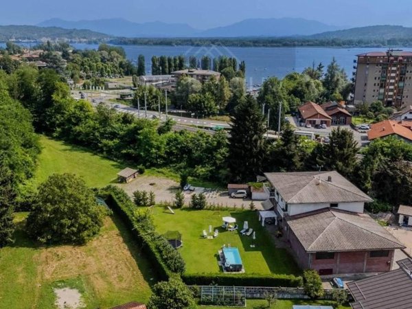 casa indipendente in vendita a Dormelletto