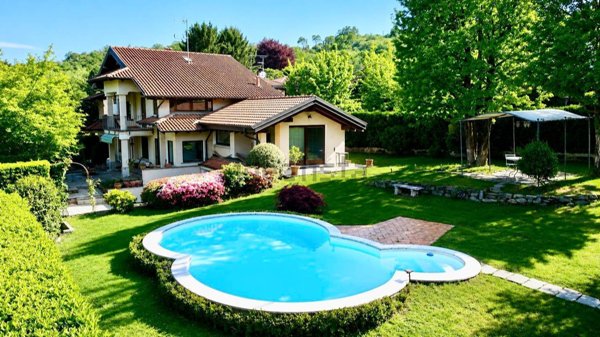 casa indipendente in vendita a Dormelletto