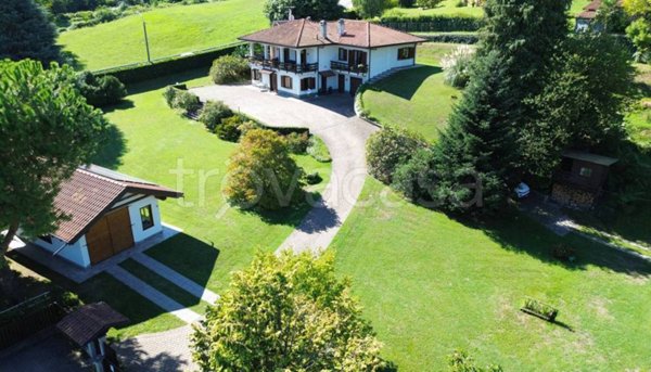 casa indipendente in vendita a Dormelletto