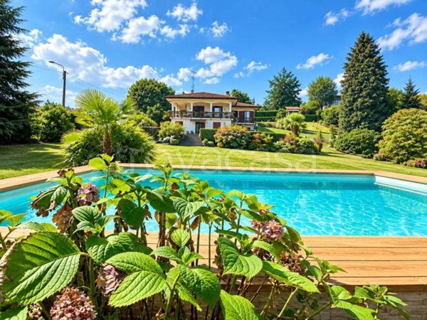 casa indipendente in vendita a Dormelletto