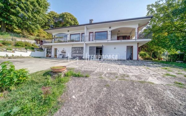 casa indipendente in vendita a Dormelletto